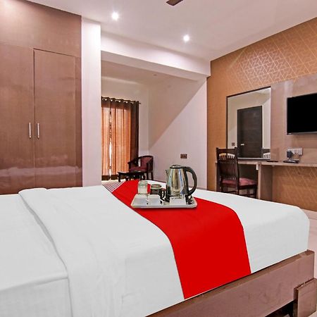Hotel 19 West Нью-Дели Экстерьер фото