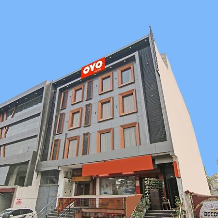 Hotel 19 West Нью-Дели Экстерьер фото