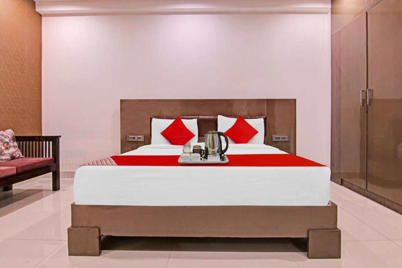 Hotel 19 West Нью-Дели Экстерьер фото