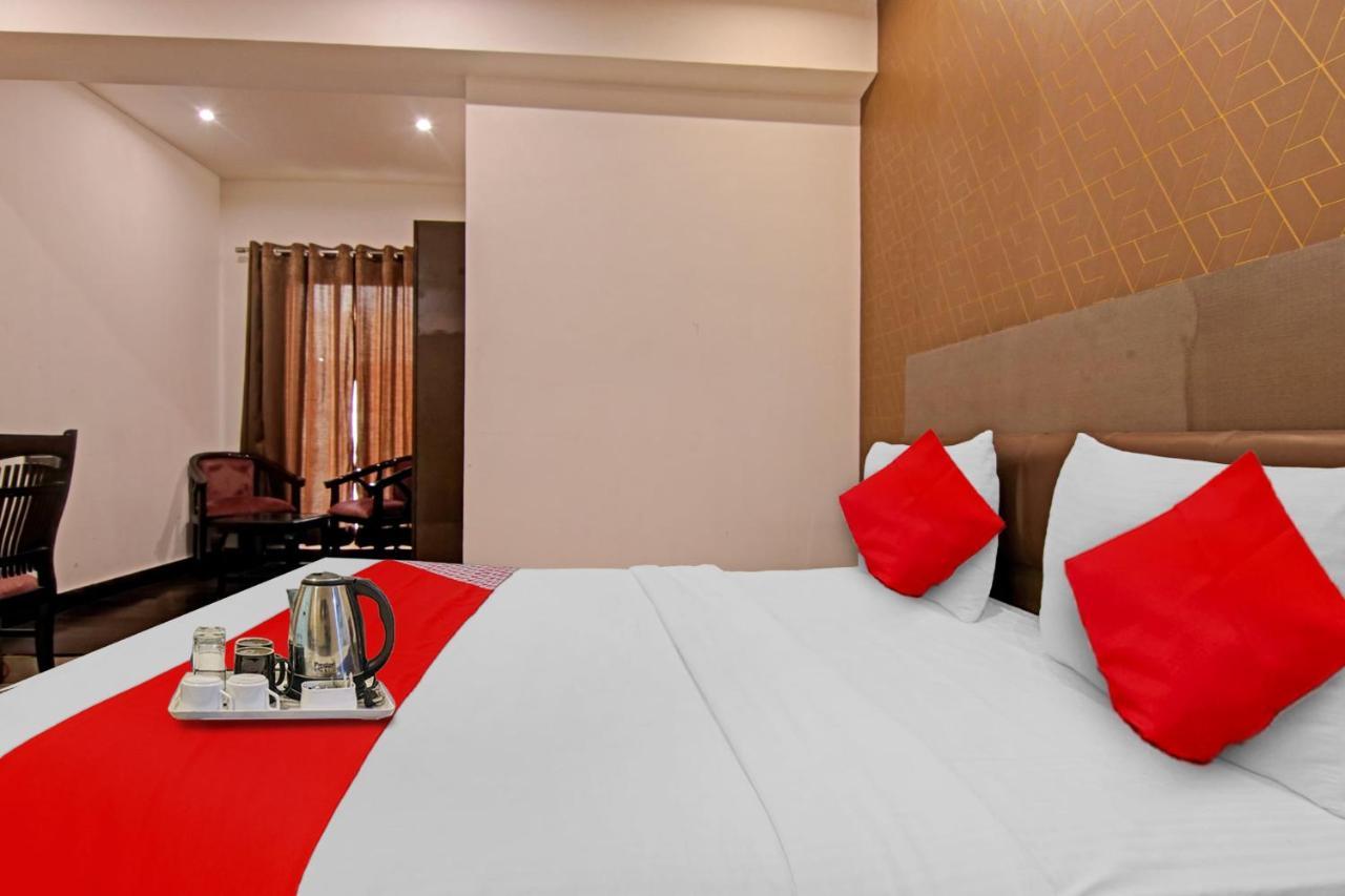 Hotel 19 West Нью-Дели Экстерьер фото