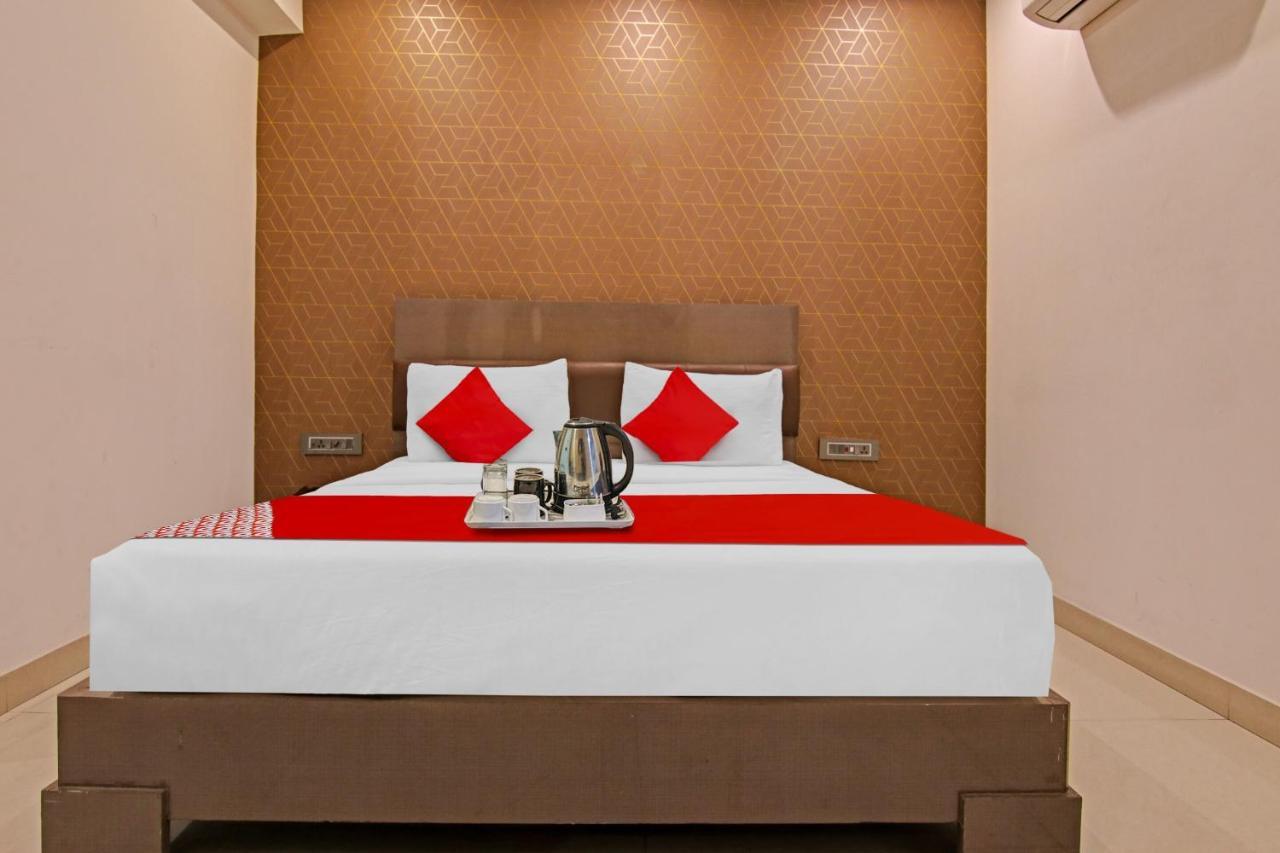Hotel 19 West Нью-Дели Экстерьер фото