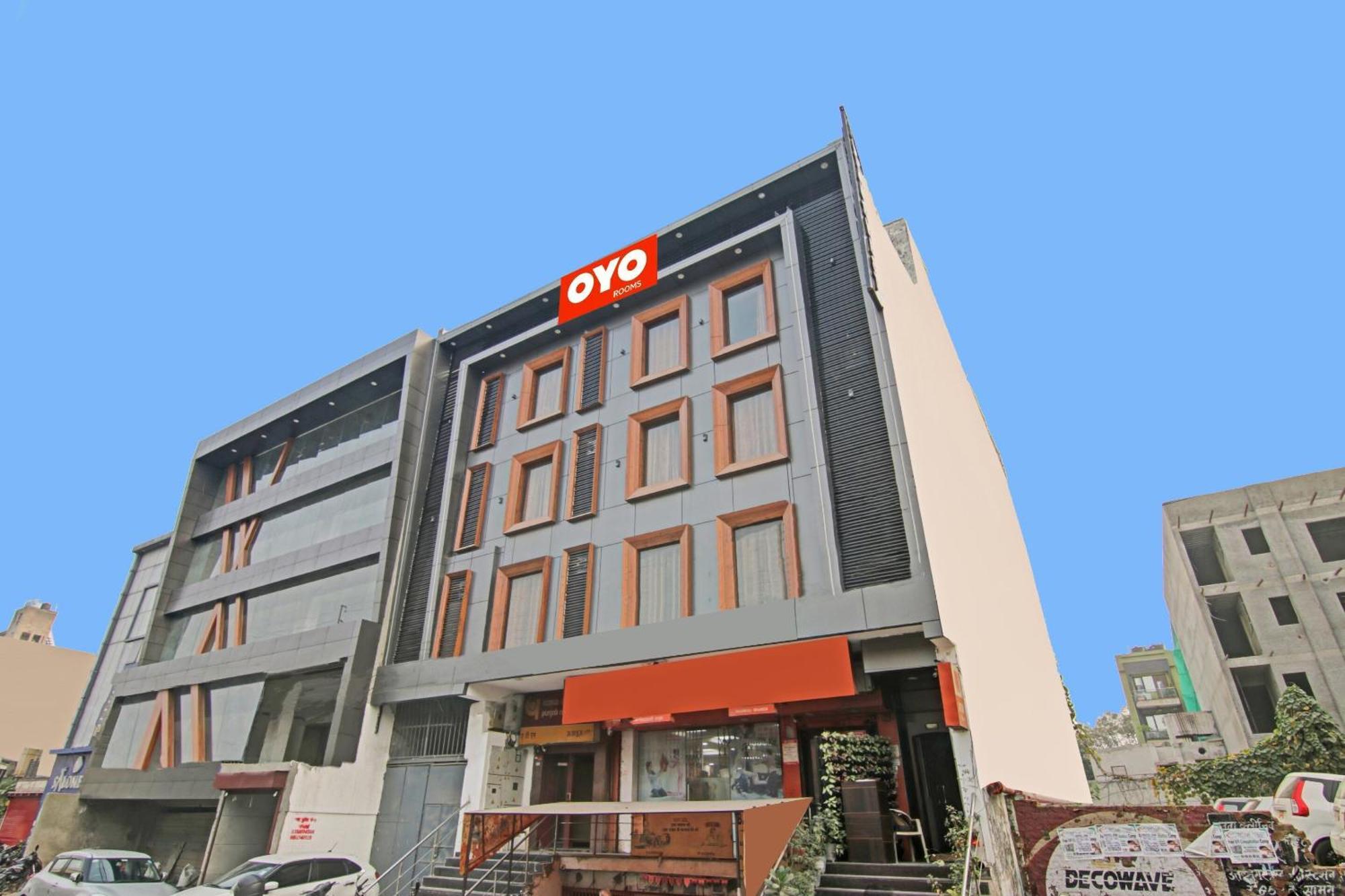 Hotel 19 West Нью-Дели Экстерьер фото